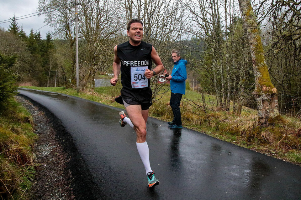 Robert Hisdal løp inn til ny norsk rekord på 1500 meter for veteraner. Her er han fotografert under Kaland løpskarusell hvor han forbedret sin egen rekord på 3000 meter, til 9:11. (Foto: Arne Dag Myking) Robert Hisdal løp inn til ny norsk rekord på 1500 meter for veteraner. Her er han fotografert under Kaland løpskarusell hvor han forbedret sin egen rekord på 3000 meter, til 9:11. (Foto: Arne Dag Myking)