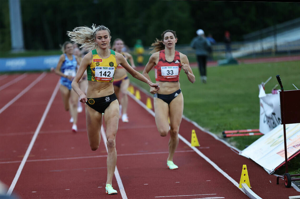 Historisk med fire norske menn på 5000 m i et Diamond League-løp Amalie Sæthen (142) løp inn til andreplass på 1500 meteren i Norgestesten på Jessheim. (Foto: Bjørn Hytjanstorp)