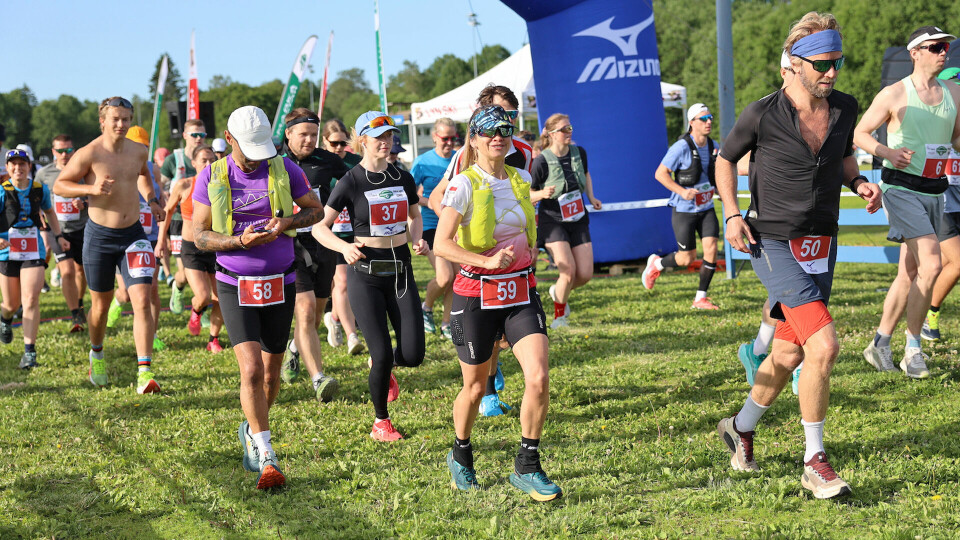Klokka 08:00 gikk starten for ultraløperne. De var først ute av alle som skulle i aksjon i Nordmarka. (Foto: Tom-Arild Hansen) Klokka 08:00 gikk starten for ultraløperne. De var først ute av alle som skulle i aksjon i Nordmarka. (Foto: Tom-Arild Hansen)