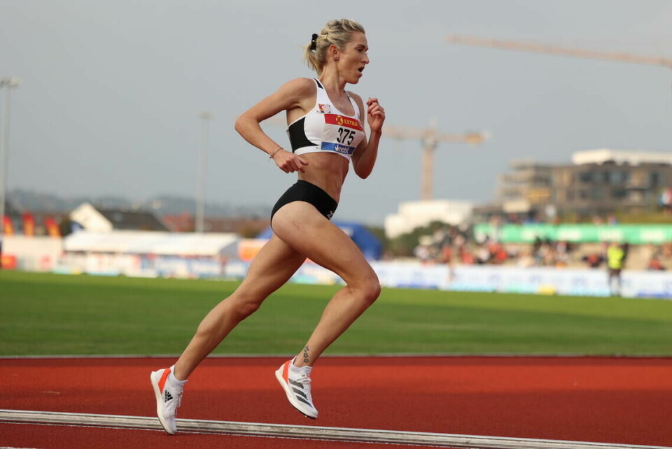 Historisk med fire norske menn på 5000 m i et Diamond League-løp Karoline Bjerkeli Grøvdal på vei til et suverent NM-gull på Kristiansand Stadion. (Foto: Samuel Hafsahl)