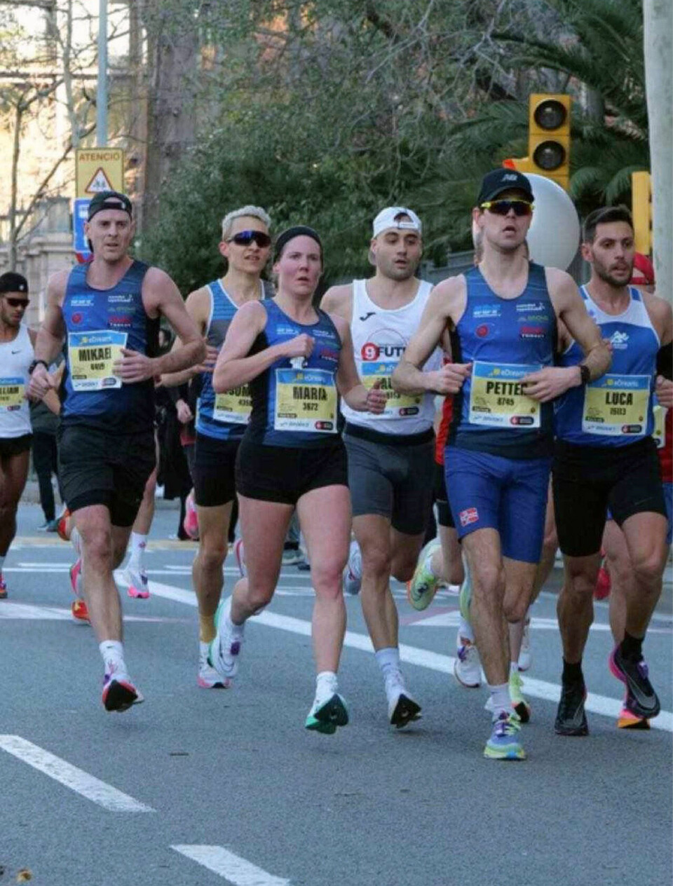Sjur Prestsæter og Maria Sagnes Wågan best av mange norske i Barcelona Halvmaraton norske-i-feltet.jpg