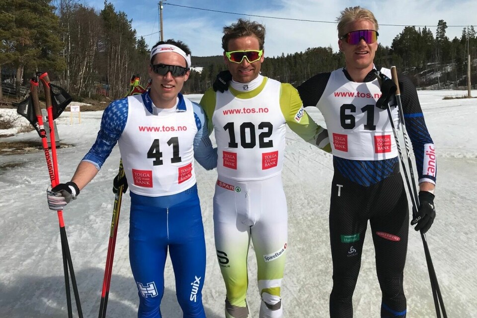 De tre beste i Egbergrennet 2019 samlet rett etter målgang ved Sæterhallen (fra v.): Treer Eirik Kjøl Tornes, vinner Niklas Dyrhaug og toer Tore Leren. (Foto: Tore Hilmarsen) De tre beste i Egbergrennet 2019 samlet rett etter målgang ved Sæterhallen (fra v.): Treer Eirik Kjøl Tornes, vinner Niklas Dyrhaug og toer Tore Leren. (Foto: Tore Hilmarsen)