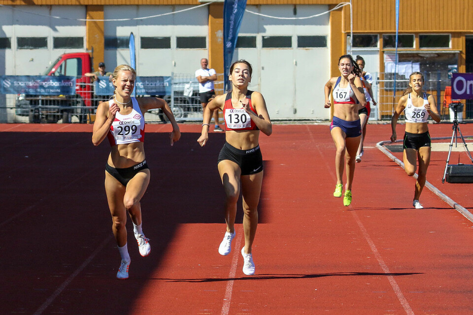 Pernille Karlsen Antonsen tok seieren på 800 meter foran Sara Busic 3J6A8957.jpg