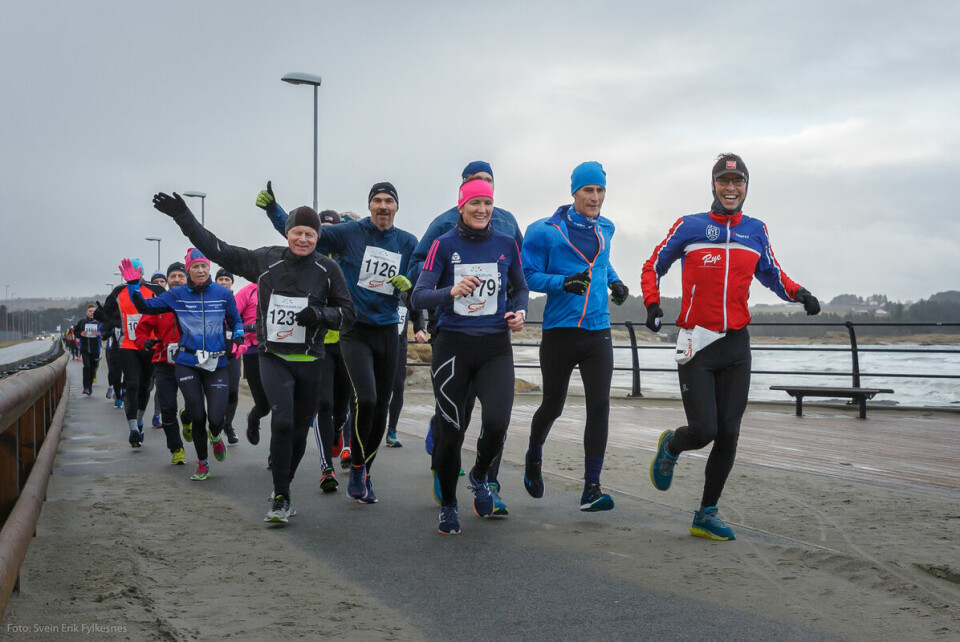 Svei-Erik Bakke leder an som fartsholder i årets Solastranden halvmaraton. Foto: Svein Erik Fylkesnes Svei-Erik Bakke leder an som fartsholder i årets Solastranden halvmaraton. Foto: Svein Erik Fylkesnes