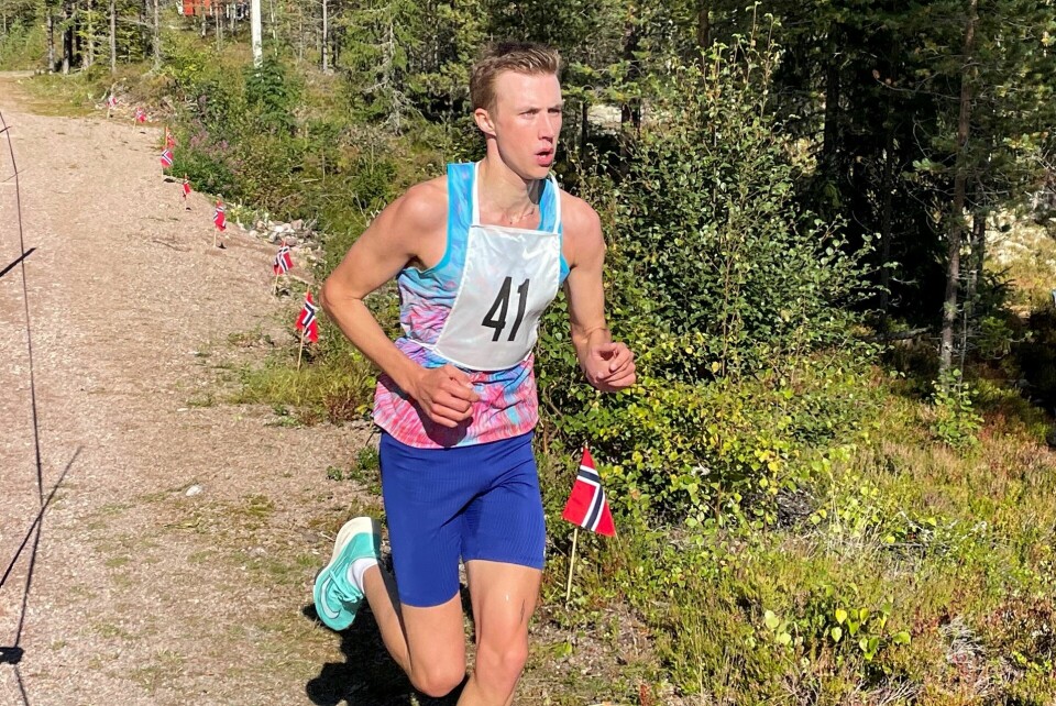 Emil Hagevik Bakke spurter inn til sin første seier i Grensetrimmen. Emil Hagevik Bakke spurter inn til sin første seier i Grensetrimmen.