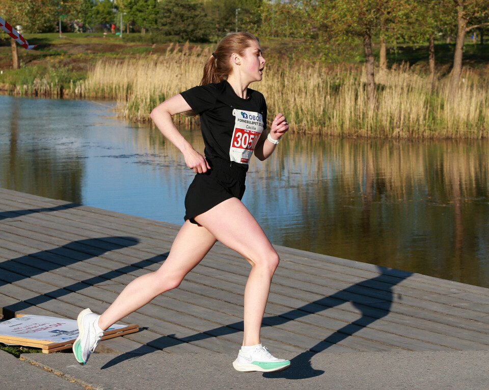 Onsdag kveld går Fornebuløpet - Norges største midtukeløp 10km_etter_8700m_Cecilie_Hoegset_nr2_damer_AZ3T5763.jpg