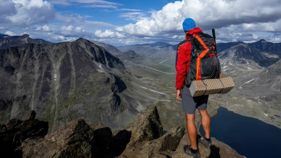 Petr Pavlíček skal løpe Norge på langs, på den tyngste (men fineste) måten. (Foto: Arctic in Motion) Petr Pavlíček skal løpe Norge på langs, på den tyngste (men fineste) måten. (Foto: Arctic in Motion)