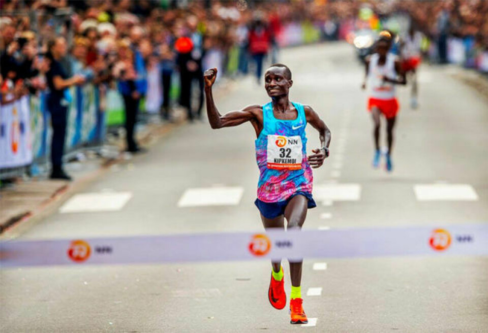 Verdensmester på 1500 m, Elijah Manangoi, sikta for brudd på dopingreglene Kenneth Kipkemoi fra Kenya avslutta meget sterkt og vant på 2.05.44. (Foto: arrangøren)