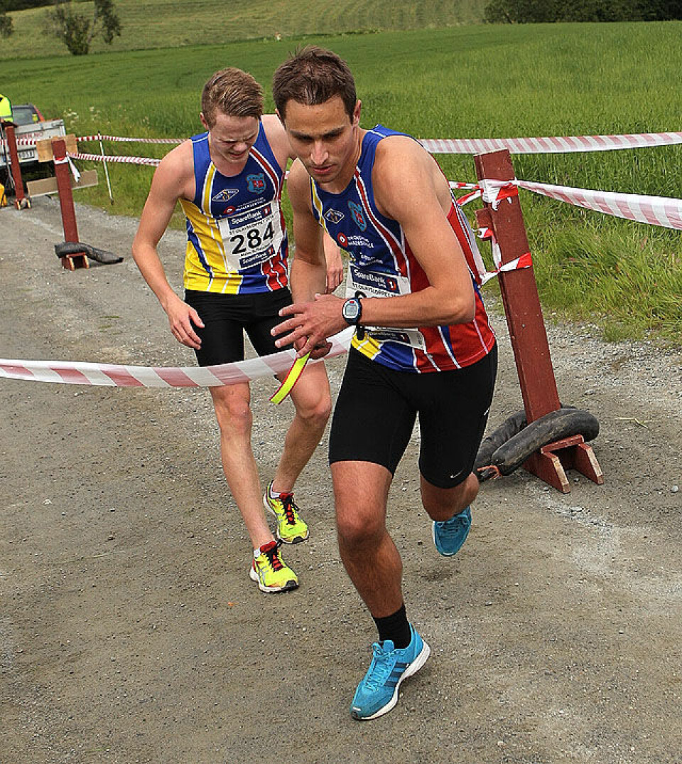 St. Olavsloppet - dag 2: Namdal overtok ledelsen i dameklassen Malm_Selsbakk-veksling_Sondre_Hynne_veksler_med_Erik_Sakshaug_A20G8089.jpg