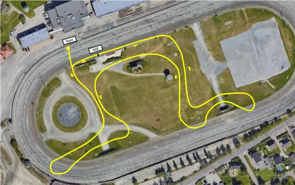 Løypa vil være 1 km lang og løpes to eller tre ganger. Sjøl om den går inne på travbanen, vil det være noen bakker å bryne seg på. (Foto/tegning: arrangøren) Løypa vil være 1 km lang og løpes to eller tre ganger. Sjøl om den går inne på travbanen, vil det være noen bakker å bryne seg på. (Foto/tegning: arrangøren)