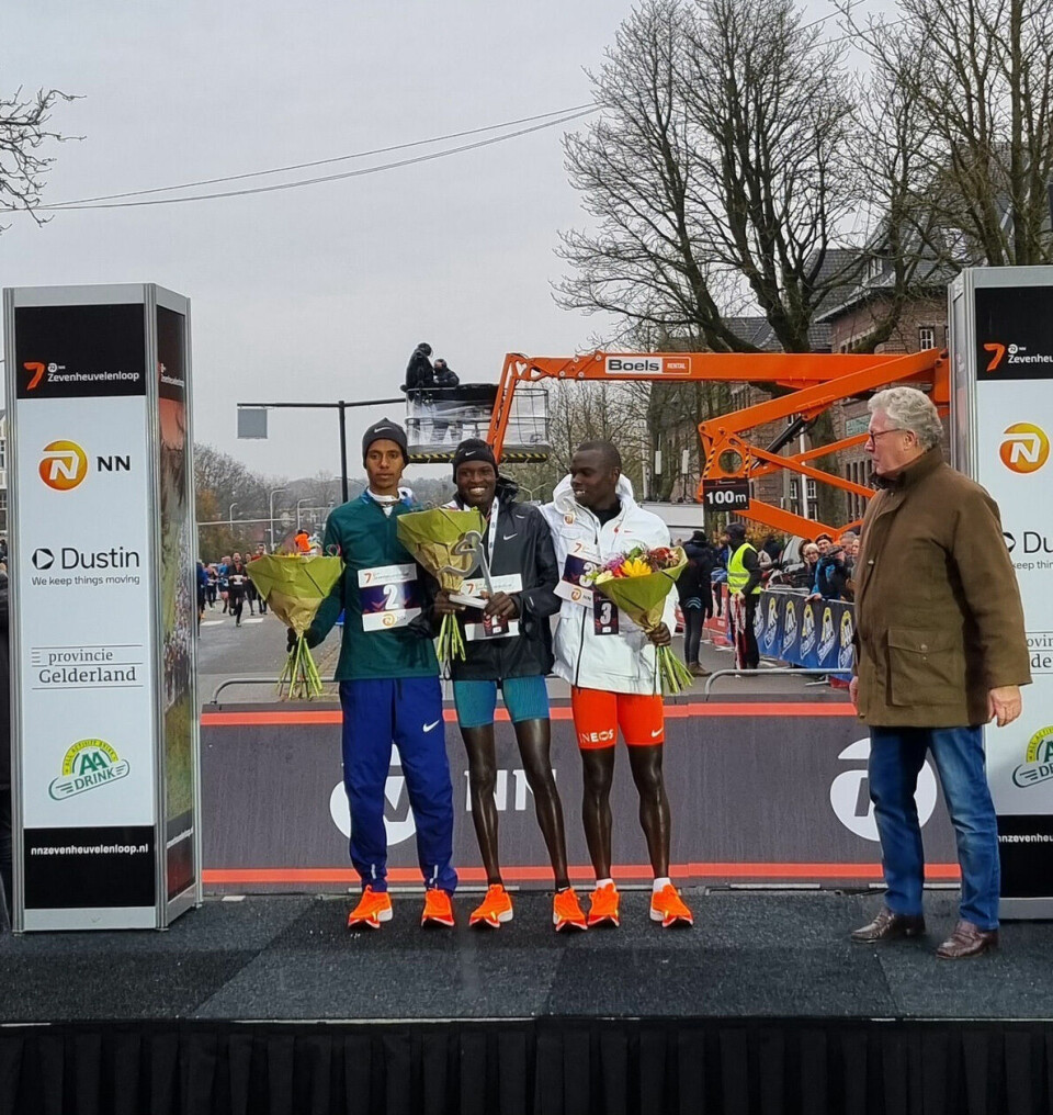 Beatrice Chepkoech og Rogers Kibet vant da 14405 løp Zevenheuvelenloop i Nederland Herrepallen.jpg