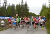 Så er Bæreia Rundt i gang, og her er det ingen som bryr seg om at fartsgrensa er 50 km/t! Vinner Anders Kampenhøy foran til høyre med Per Erik Monsrud ved sida av seg. (Foto: Liv Berit Roland)