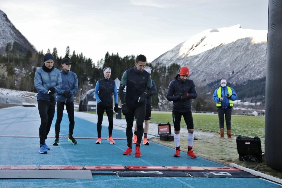 Kilian Jornet og Sebastian Håkansson har brutt i Måndalens 24-timersløp IMGL1772_Starten (1280x853).jpg
