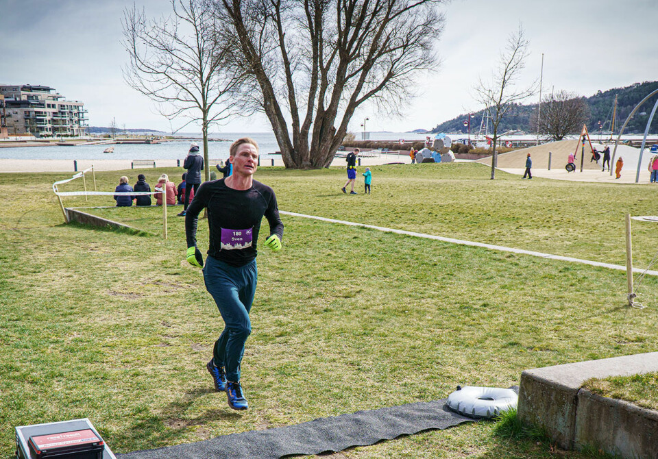 Til tross for litt slitne bein fikk Sven Kilander en fin ultradebut på variert underlag i KRSUltra. (Foto: Thomas Øderud) Til tross for litt slitne bein fikk Sven Kilander en fin ultradebut på variert underlag i KRSUltra. (Foto: Thomas Øderud)
