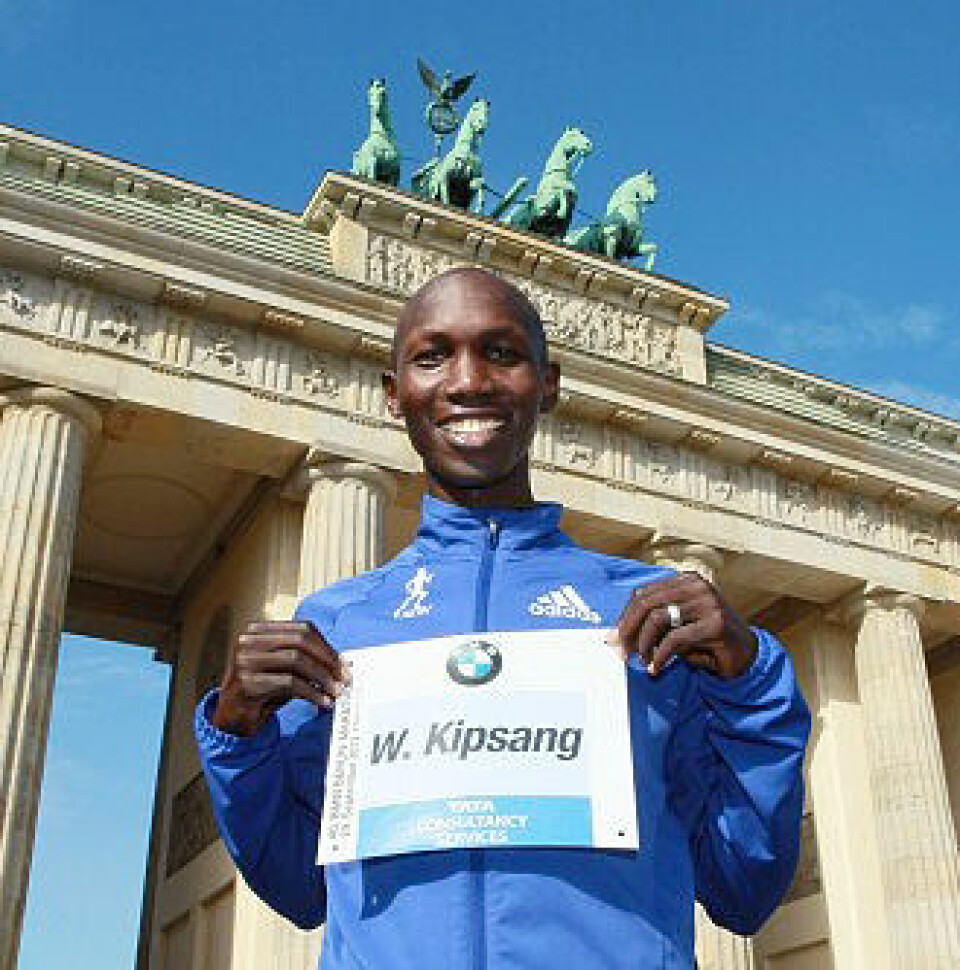 2.03.23 - verdensrekord i Berlin Wilson_Kipsang_Brandenb_Tor_ingress320
