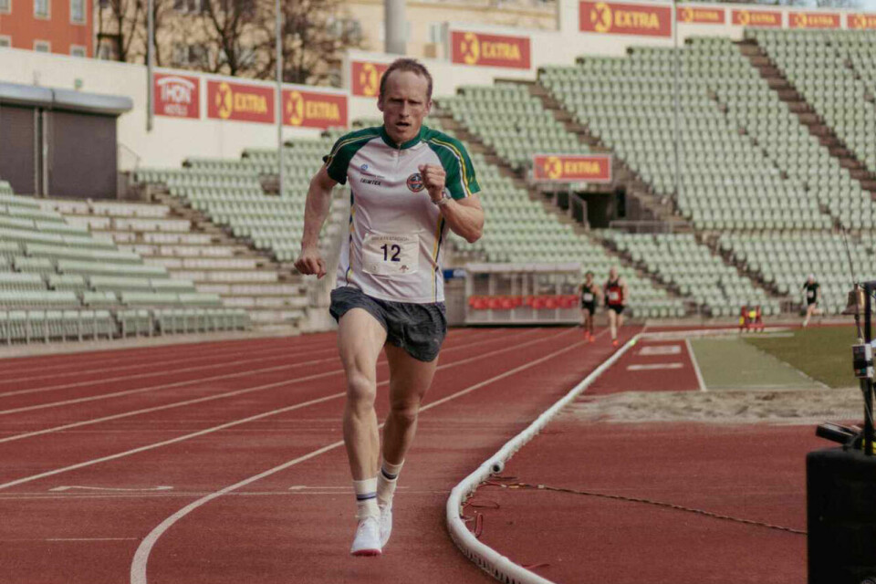 Njål Tyssing var raskeste løper på Bislett stadion under Sankthanshaugen 3000. (Foto: Ibrahim Mufti Pradityo / Sankthanshaugen løpeklubb) Njål Tyssing var raskeste løper på Bislett stadion under Sankthanshaugen 3000. (Foto: Ibrahim Mufti Pradityo / Sankthanshaugen løpeklubb)