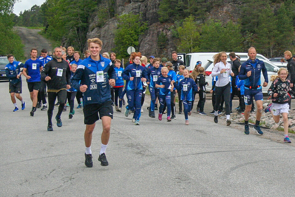 Fra starten av kort løype klokken 17:17. (Alle foto: Sverre Larsen) Fra starten av kort løype klokken 17:17. (Alle foto: Sverre Larsen)