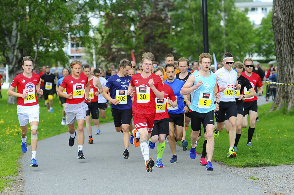 180 barn og 338 voksne nøt nydelig løpsvær i Sandefjord Start_10_km_25SPO_01-01-_EXP4170.jpg