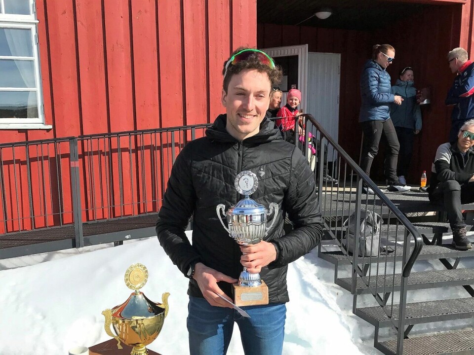 Ingeborg Østgård og Håvard Kne Galåen til topps i Egebergrennet Håvard Kne Galåen med pokalen-ingress.jpg