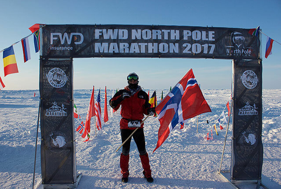 54 løpere fra 20 forskjellige land deltok i årets utgave av North Pole Marathon. Norske Pål Skyrud var en av dem og passerer her målstreken. (Alle foto: privat) 54 løpere fra 20 forskjellige land deltok i årets utgave av North Pole Marathon. Norske Pål Skyrud var en av dem og passerer her målstreken. (Alle foto: privat)