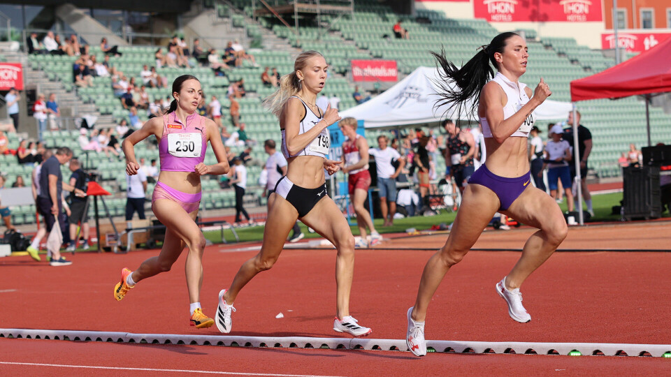 Ingeborg Østgård, her på tredjeplass, tok seieren på kvinnenes 1500-meter. (Foto: Tom-Arild Hansen) Ingeborg Østgård, her på tredjeplass, tok seieren på kvinnenes 1500-meter. (Foto: Tom-Arild Hansen)
