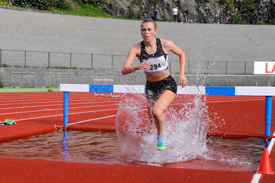 Slo et slag for hinderløp på Fana stadion _DSC1068.jpg