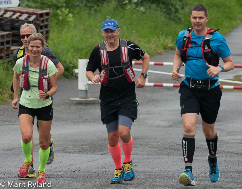 48 løpere fullførte NestenMidtsommerMaraton Blide_løpere.jpg