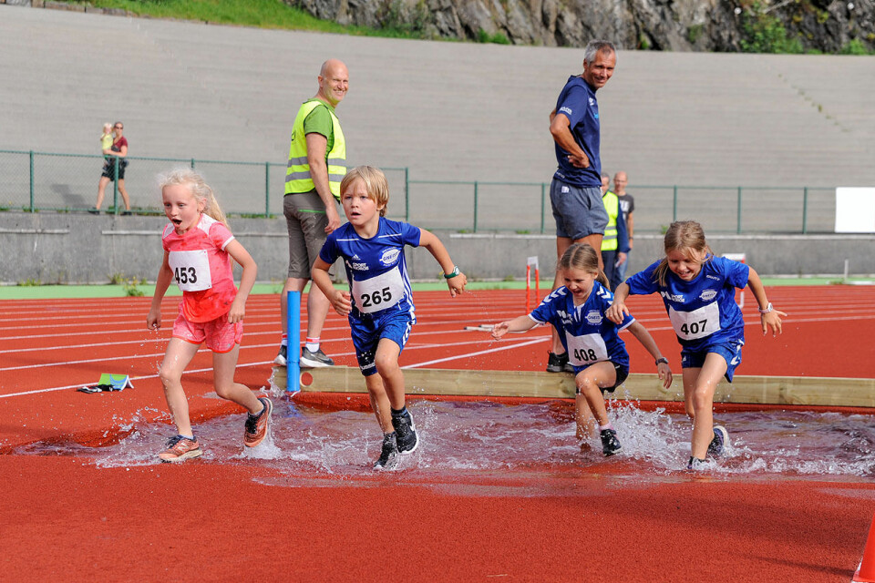 Slo et slag for hinderløp på Fana stadion _DSC1200.jpg