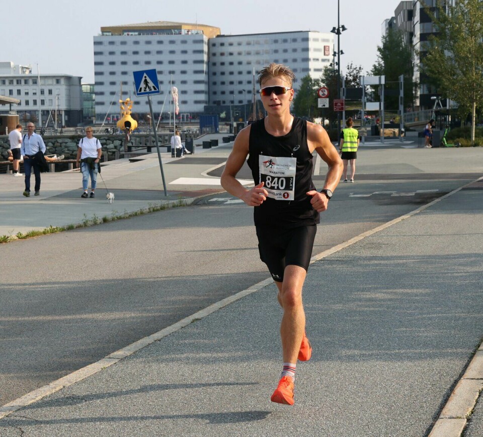 Thomas Fremo og Camilla Lund debuterte på maraton i Trondheim og vant Trym Tangen Solsvik kom på andreplass på maratondistansen under Trondheim Maraton 2024