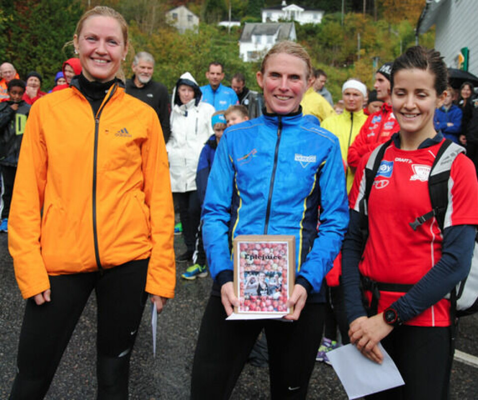 Frå venstre: Tove Mostrøm nr.2 på 20,51. Nancy Sommer nr. 1 på 19,15 og 3. plass Ingri M Birkeland 20,56 Foto:Arrangør Frå venstre: Tove Mostrøm nr.2 på 20,51. Nancy Sommer nr. 1 på 19,15 og 3. plass Ingri M Birkeland 20,56 Foto:Arrangør