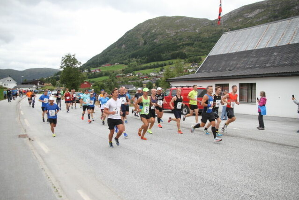 368 løpere i konkurranseklassene i Jølster Maraton Start_Maraton