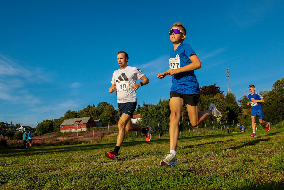 Espen Krohn-Hansen og Martin Mjelde legger ut på sesongens siste løp i Head Energy Sommerkarusell. (Alle foto: Arne Dag Myking). Espen Krohn-Hansen og Martin Mjelde legger ut på sesongens siste løp i Head Energy Sommerkarusell. (Alle foto: Arne Dag Myking).