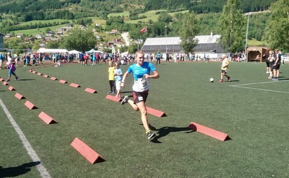 368 løpere i konkurranseklassene i Jølster Maraton Vinner_heil_kvinner_Cecilie_Landro