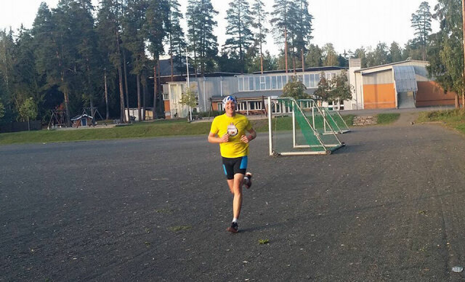 Henning Mortensen smilende i tet halvveis i det siste løpet på Greveløkka. (Foto: Miroslaw Baran) Henning Mortensen smilende i tet halvveis i det siste løpet på Greveløkka. (Foto: Miroslaw Baran)