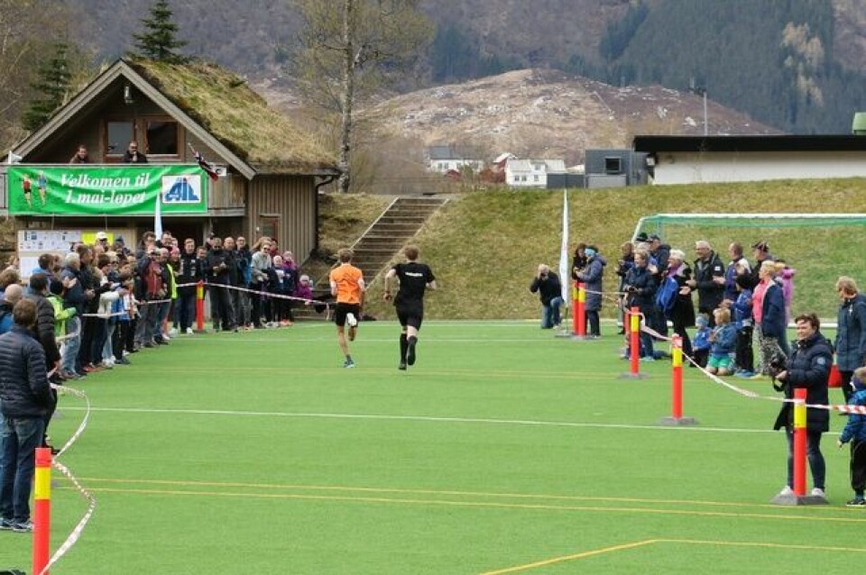 Uhre Hammersvik og Smenes vant 1.mai løpet på Åheim 04_duell.jpg