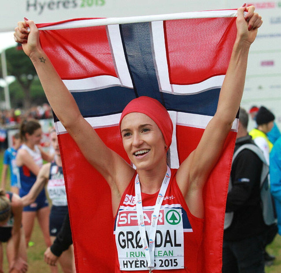 Sondre N Moen og Karoline B Grøvdal årets langdistanseløpere Karoline_Bjerkeli_Grøvdal_EM-bronse_2015_foto_Kjell_Vigestad.jpg