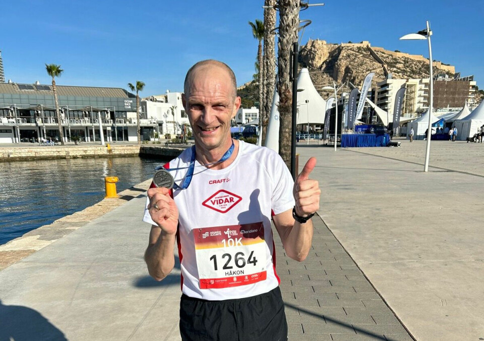 Håkon Hjemly kunne glede seg over både klasseseier og ei tid under 35 minutter på den ikke helt lettløpte 10 kilometeren i Alicante. (Foto: privat) Håkon Hjemly kunne glede seg over både klasseseier og ei tid under 35 minutter på den ikke helt lettløpte 10 kilometeren i Alicante. (Foto: privat)