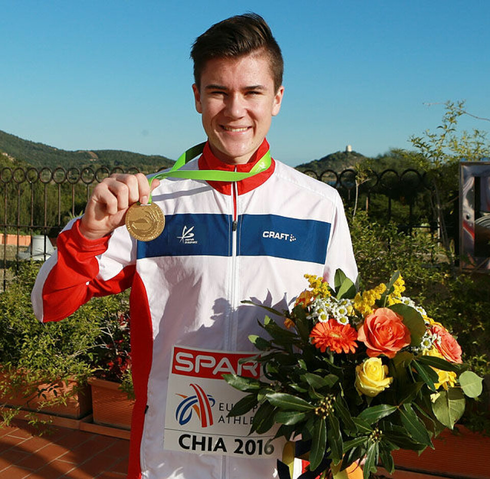 Jakob Ingebrigtsen ga alt og løp i mål i ørska - som EM-vinner Jakob_Ingebrigtsen_med_medaljen_640_AZ3T5535.jpg