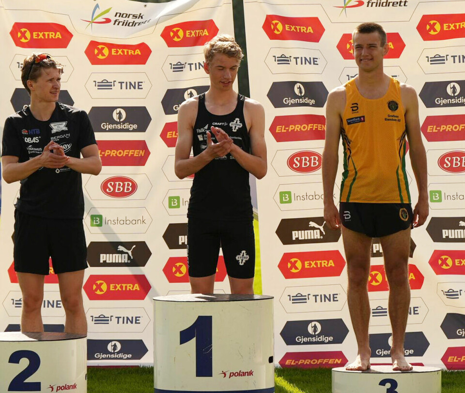 Sander Dybwad Mathiesen og Johannes Sandvik Bø vant 800 meterne i junior-NM 800m-gutter-U20-pall.jpg