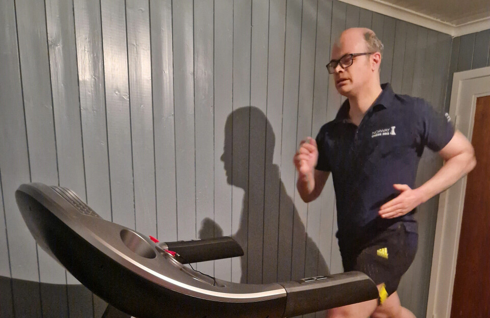 Hans Olav Lahlum liker best relativt korte og raske mølleøkter. Før jul gjorde 51-åringen unna en 3000 m på mølla på 11.55. (Foto: privat) Hans Olav Lahlum liker best relativt korte og raske mølleøkter. Før jul gjorde 51-åringen unna en 3000 m på mølla på 11.55. (Foto: privat)