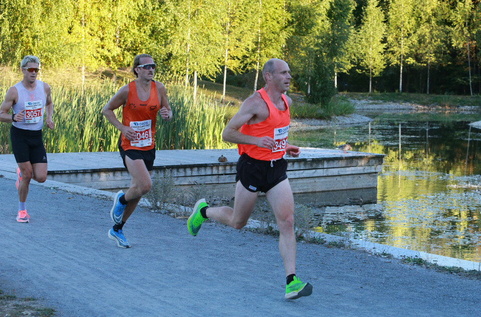Det kan bli satt offisiell norsk rekord på 3 km gateløp i Fornebuløpet 10km_badebrygga_de_tre_beste_AZ3T6107.jpg