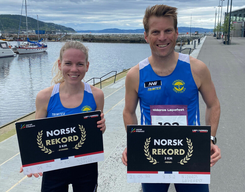 Det kan bli satt offisiell norsk rekord på 3 km gateløp i Fornebuløpet Hanne_Mjoen_ Maridal_og_Oeystein _Kvaa_Oesterboe_1920.jpg