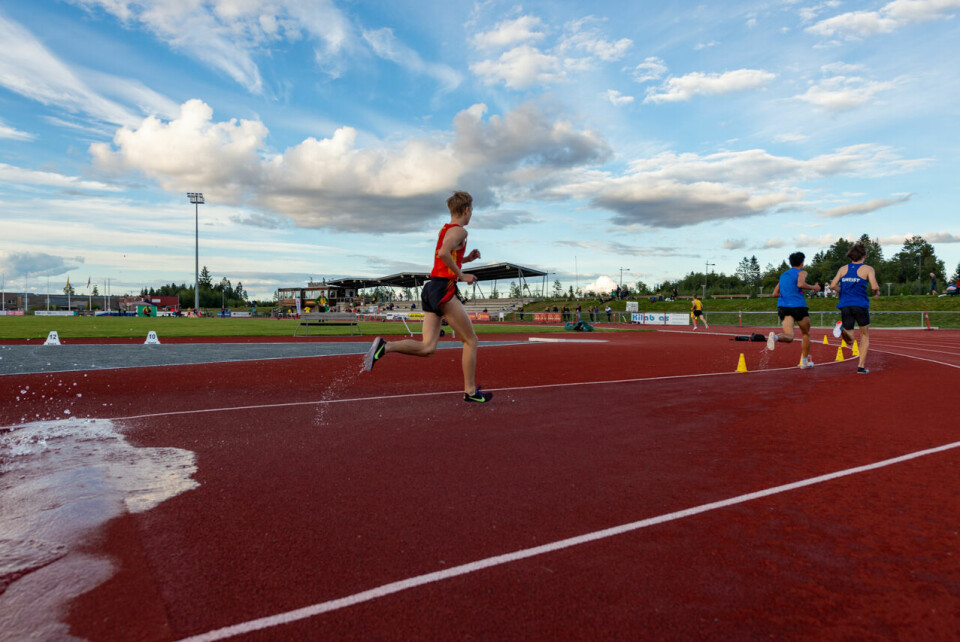 UM 2020: Simen Gløgård Stensrud (G15) og Mathias Vanem Aas (G16) vant 1500 hinder G16_1500mh_Sindre Swan Moland_DSC_3222.jpg