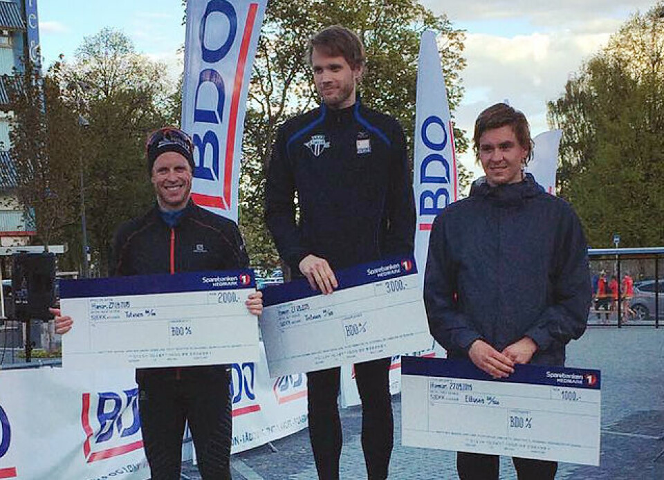 De tre beste herrene i BDO-Mila på Hamar onsdag kveld: Vinner Asbjørn Ellefsen, toer Petter Soleng Skinstad (til v.) og Vegard Øie (Foto: Team Skinstad) De tre beste herrene i BDO-Mila på Hamar onsdag kveld: Vinner Asbjørn Ellefsen, toer Petter Soleng Skinstad (til v.) og Vegard Øie (Foto: Team Skinstad)