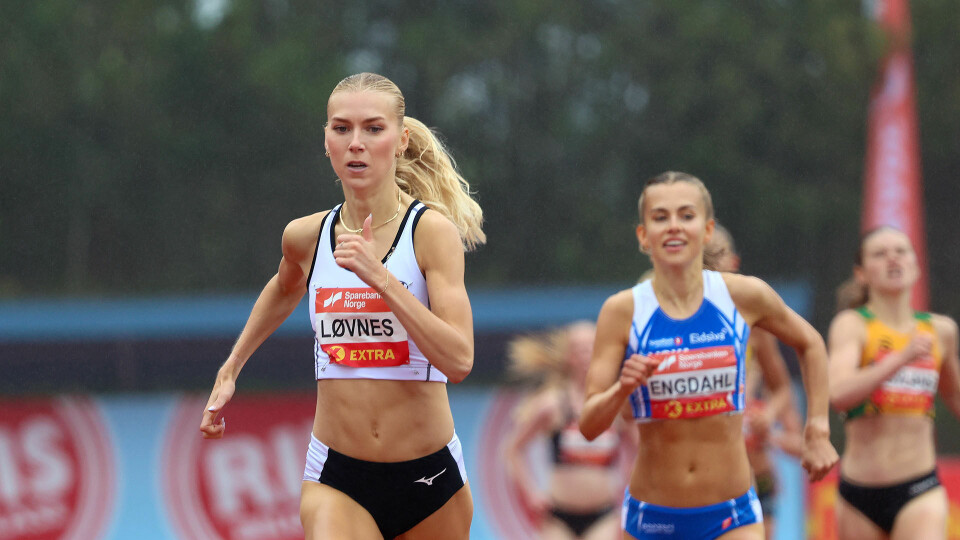 Anne Gine Løvnes spurter inn til NM-tittel på 1500 meter. (Alle foto: Arne dag Myking) Anne Gine Løvnes spurter inn til NM-tittel på 1500 meter. (Alle foto: Arne dag Myking)