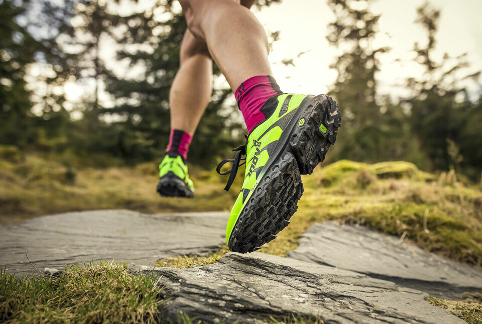 Inov-8 Trailfly Ultra G 300 Max er den første løpeskoen som bruker det ekstremt tynne og sterke materialet grafén i mellomsålen. (Alle foto: Inov-8) Inov-8 Trailfly Ultra G 300 Max er den første løpeskoen som bruker det ekstremt tynne og sterke materialet grafén i mellomsålen. (Alle foto: Inov-8)