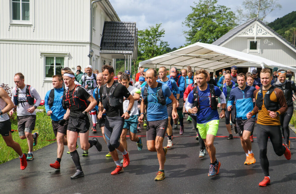 Linda Hovde og Eivind Hagen vant Ørsta fjellmaraton Start_halvmaraton_02.jpg