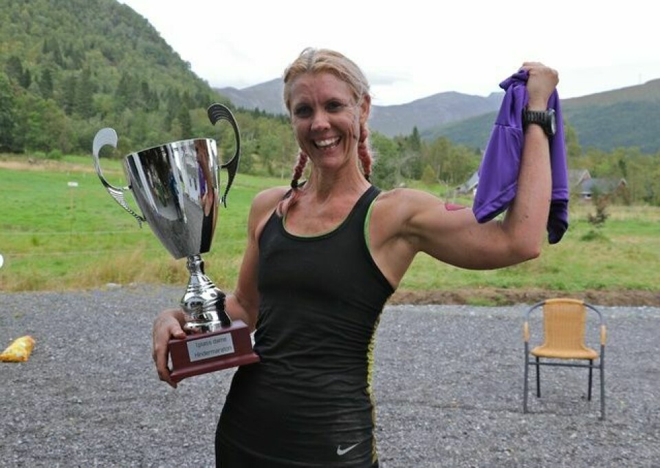 Hinderløp blir en del av Norges Friidrettsforbund Hege Henriksen, Romerike ultraløpeklubb /team ObstacleTraining vant hindermaratonen.