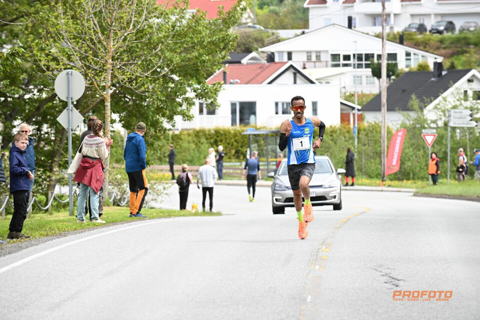 55 løpere løp under 40 minutter på Rekordmila ebrahim-abdulaziz.jpg