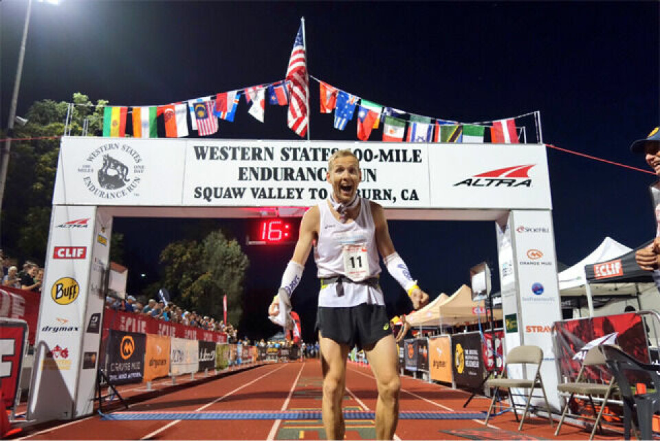 En overlykkelig Didrik Hermansen etter å ha gått i mål som nr. 2 i Western State 100 Mile Foto: iRunFar/Bryon Powell En overlykkelig Didrik Hermansen etter å ha gått i mål som nr. 2 i Western State 100 Mile Foto: iRunFar/Bryon Powell